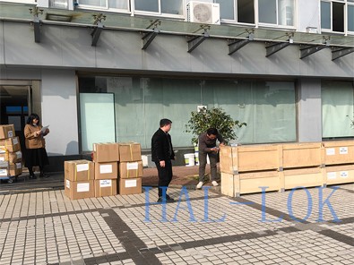 HAL-LOK发往菲律宾的高纯气路管阀件(图文)